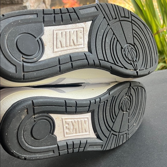 Nike Men's Full Force Low White and Black Sneakers Size 11 - Picture 5 of 6